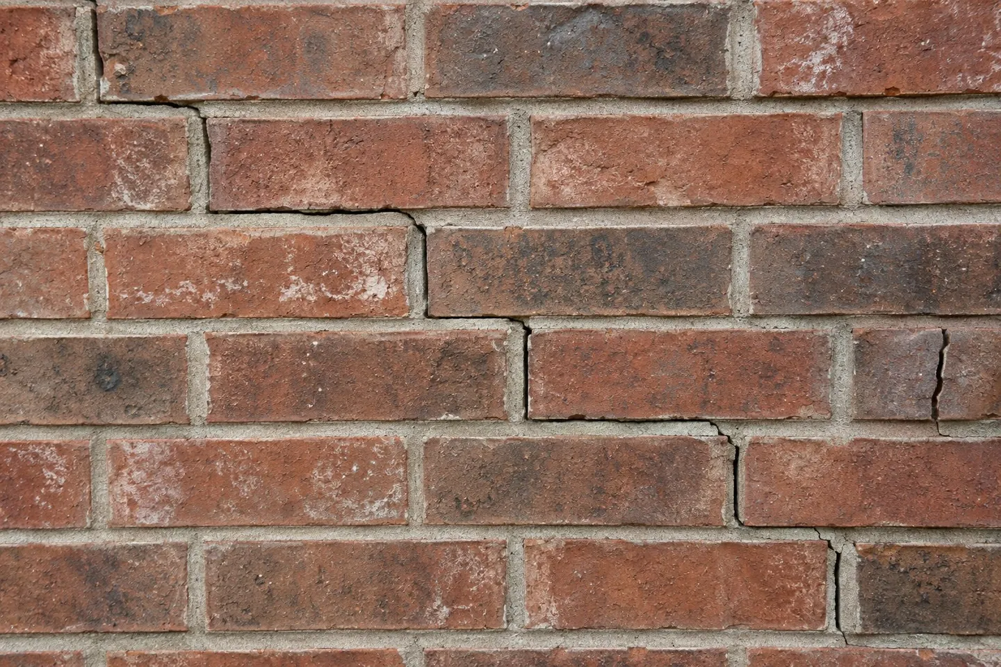 Stair-step and vertical brick crack patterns